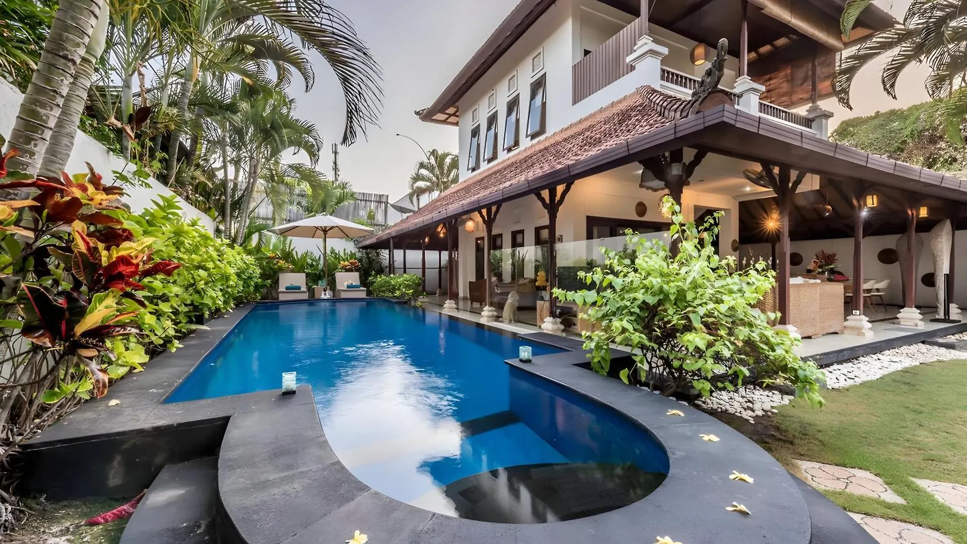 Villa Panda Seminyak Next To Ku De Ta Beach Club