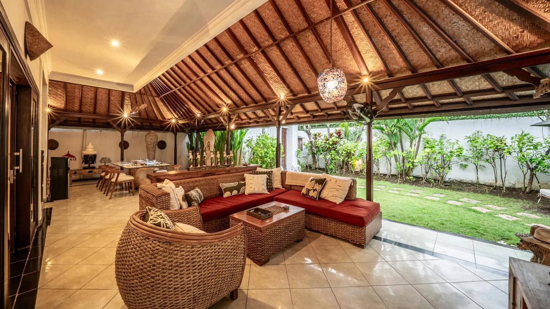 Villa Panda Seminyak Next To Ku De Ta Beach Club Indonesië